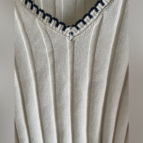 Sweater - Picture 2 of 4